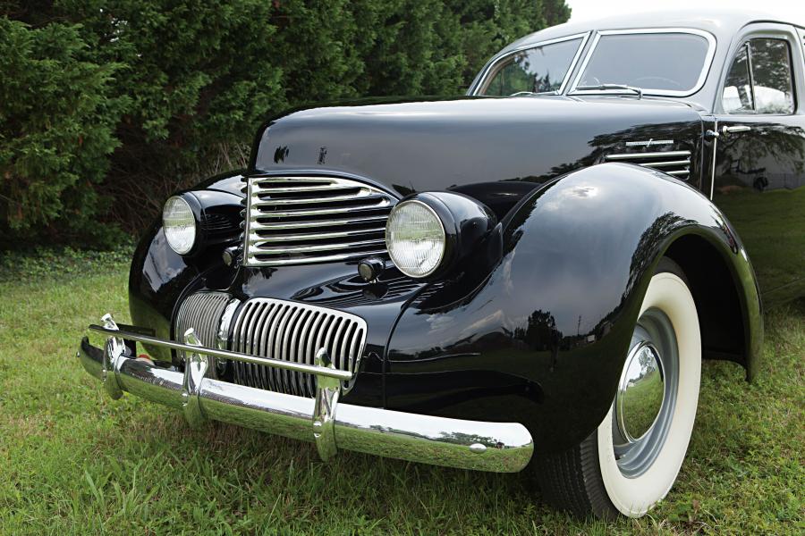 Моторный отсек Graham Model 113 Custom Hollywood Supercharged Sedan 1941 года  (фото 44 из 53)